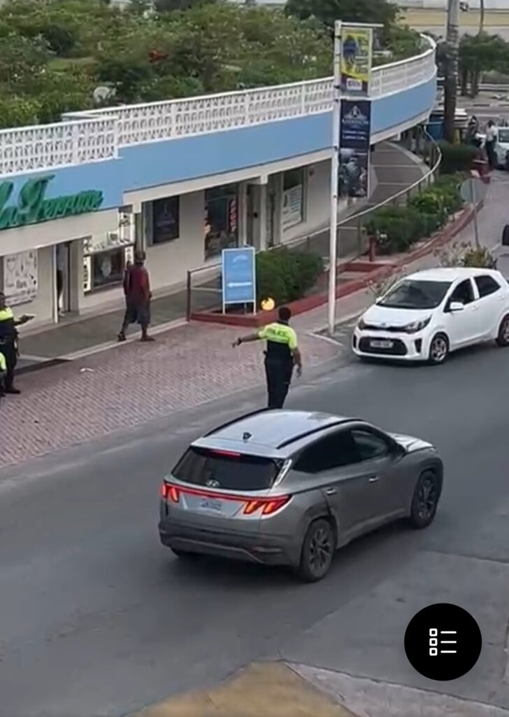 New Video KPSM Police Stopping Vehicles Maho St Maarten 