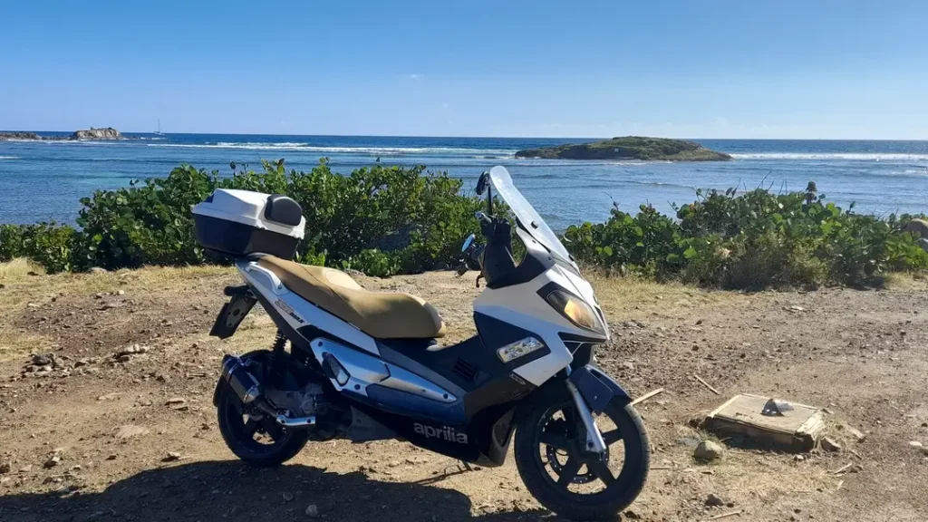 Video Thief Stealing Scooter St Maarten 