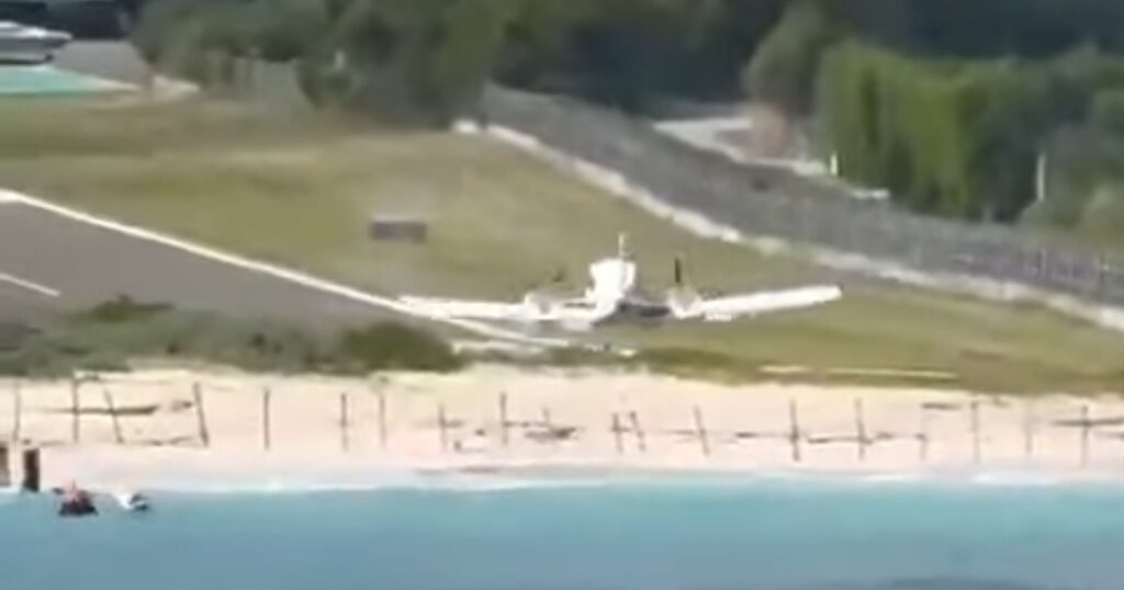 Video Plane Belly Landing Gustav Airport St Barths