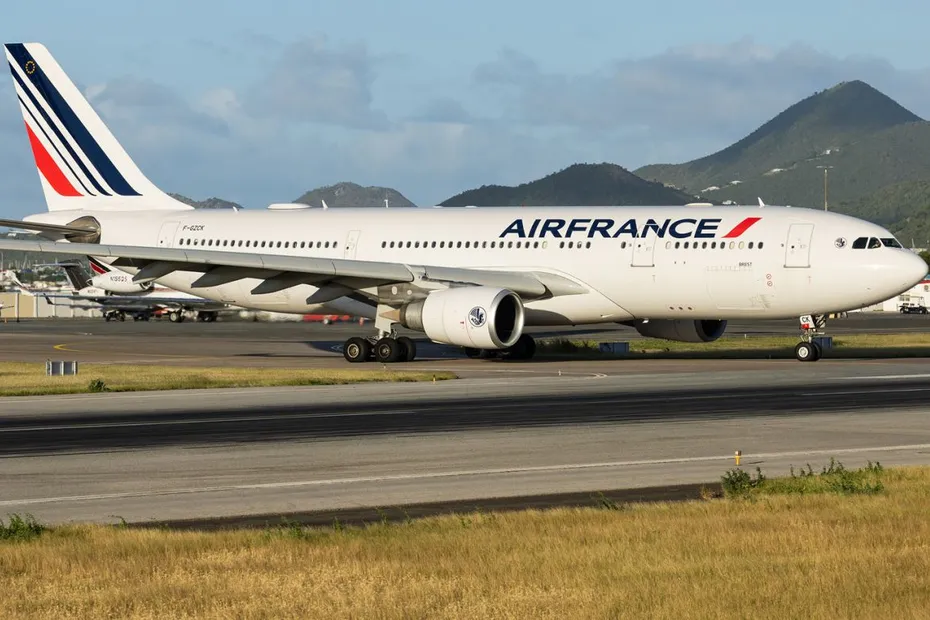 New Video Air France Returns to PJIA Airport St Maarten Engine On Fire