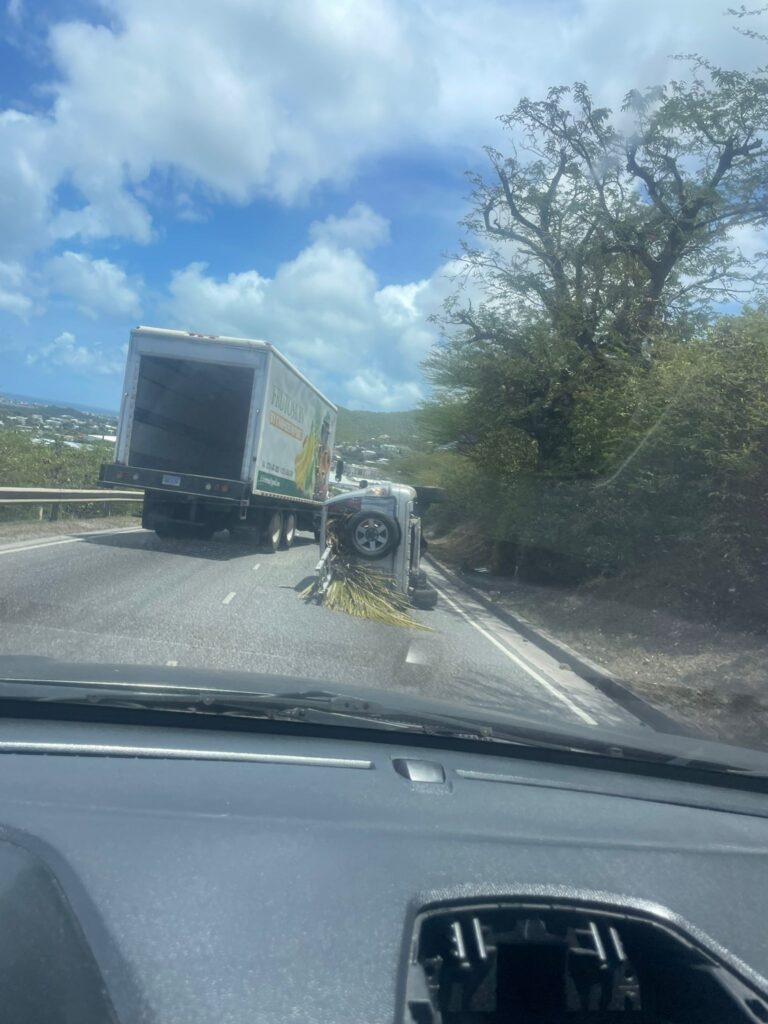 Videos Happening Now Bad Accident Cole Bay hill St Maarten Jeep Slammed