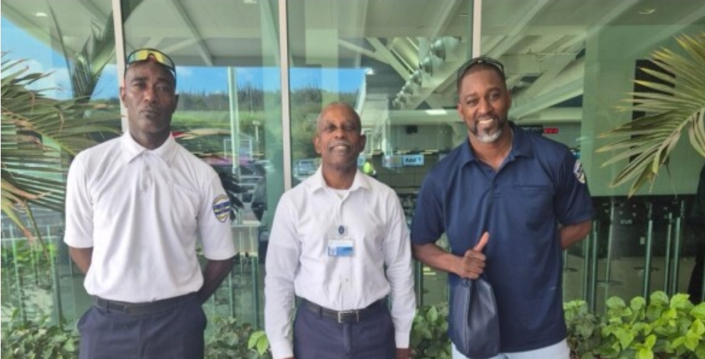 Two prison guards from the SDKK prison in Curacao left for Sint Maarten yesterday afternoon.