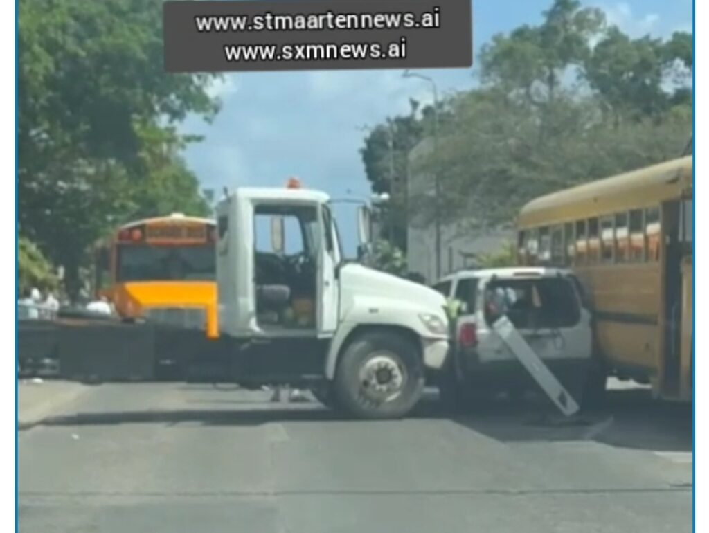 Video Happening Now Truck Crashes Into School Bus St Maarten